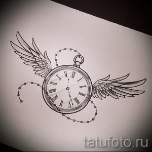 Эскиз татуировки с изображением карманных часов с крыльями. Символический дизайн, отражающий быстротечность времени и свободу.