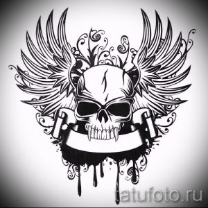 Фото эскиза татуировки: череп с большими крыльями и брызгами краски. Стильный и дерзкий дизайн.