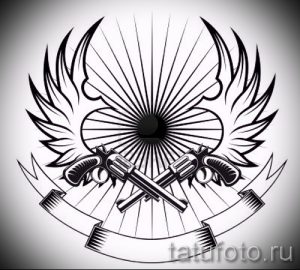 Черно-белый эскиз татуировки с изображением перекрещенных пистолетов с крыльями. Дерзкий и стилизованный рисунок.