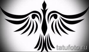 Эскиз татуировки в стиле трайбл с изображением птицы Феникс. Идеально подходит для тех, кто ищет мощный и символичный рисунок.