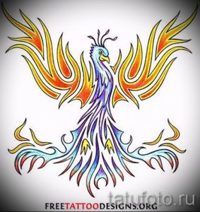 Эскиз татуировки феникса, выполненный в ярких и красочных тонах. Птица изображена с расправленными крыльями и детализированным оперением.