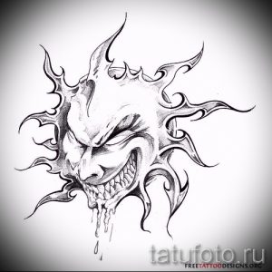 Фото тату: Эскиз татуировки с изображением зловещего Джокера, выполненный в технике графики с использованием теней и штриховки.