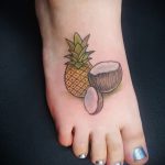 Зачетный вариант существующей татуировки ананас – рисунок подойдет для тату ананас на шее