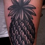 Крутой пример существующей татуировки ананас – рисунок подойдет для тату ананас tiny love
