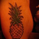 Уникальный вариант нанесенной татуировки ананас – рисунок подойдет для tattoo ananas