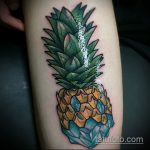 Уникальный вариант нанесенной тату ананас – рисунок подойдет для тату ананаса на ноге