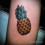 Уникальный вариант нанесенной тату ананас – рисунок подойдет для тату ананаса на ноге