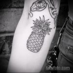 Крутой пример существующей татуировки ананас – рисунок подойдет для тату ананас акварель