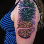 Зачетный вариант нанесенной татуировки ананас – рисунок подойдет для tattoo ananas