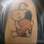 Прикольный вариант существующей татуировки ананас – рисунок подойдет для tattoo ananas