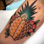 Уникальный пример готовой наколки ананас – рисунок подойдет для тату ананас на запястье