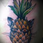 Интересный пример нанесенной наколки ананас – рисунок подойдет для tattoo ananas