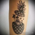 Прикольный пример выполненной татуировки ананас – рисунок подойдет для тату ананас tiny love