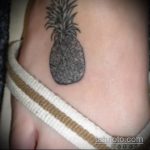 Зачетный пример готовой татуировки ананас – рисунок подойдет для тату ананас на ноге