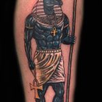 Оригинальный пример нанесенной тату Анубис – рисунок подойдет для тату египетских богов анубис