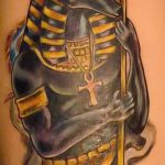 Прикольный пример готовой наколки Анубис – рисунок подойдет для тату египетских богов анубис