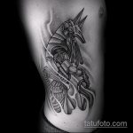 Оригинальный пример готовой татуировки Анубис – рисунок подойдет для тату анубис и ра