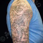 Интересный пример выполненной татуировки Архангел Михаил – рисунок подойдет для тату архангел михаил на зоне