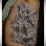 Крутой пример выполненной тату Архангел Михаил – рисунок подойдет для тату архангел михаил на лопатке