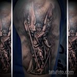 Крутой пример выполненной татуировки Архангел Михаил – рисунок подойдет для тату архангела михаила на плече