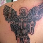 Зачетный вариант выполненной тату Архангел Михаил – рисунок подойдет для тату архангел михаил на плече