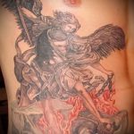 Интересный пример готовой наколки Архангел Михаил – рисунок подойдет для тату архангел михаил с щитом и копьём
