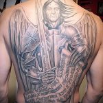 Оригинальный вариант нанесенной тату Архангел Михаил – рисунок подойдет для тату архангел михаил с щитом и копьём