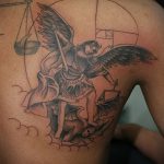 Зачетный пример нанесенной татуировки Архангел Михаил – рисунок подойдет для тату архангел михаил на руке