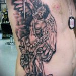 Оригинальный пример выполненной татуировки Архангел Михаил – рисунок подойдет для тату архангел михаил с мечом