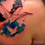 Классный пример готовой тату аист – рисунок подойдет для тату аист на спине