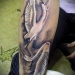 Зачетный пример существующей татуировки аист – рисунок подойдет для тату аиста на руке