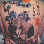 Уникальный вариант выполненной татуировки аист – рисунок подойдет для аист тату на шее