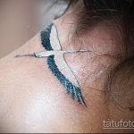 Прикольный вариант готовой татуировки аист – рисунок подойдет для тату аист летит
