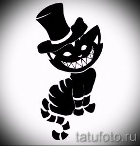 Черный силуэт Чеширского кота в цилиндре, с оскаленной улыбкой и изогнутым хвостом. Стильная татуировка.