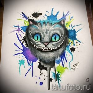 Эскиз тату Чеширского кота в акварельной технике. Яркие брызги синего, фиолетового и зеленого цветов создают эффект легкости и воздушности.