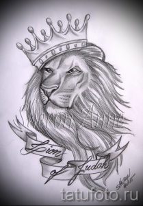 Детализированный эскиз татуировки льва в короне с надписью "Lion of Judah". Реалистичная проработка гривы и морды.