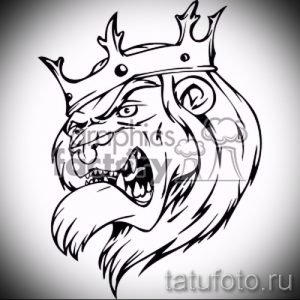 Простой черно-белый эскиз татуировки с изображением рычащего льва в короне. Минималистичный стиль, четкие линии.