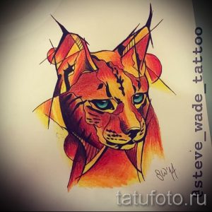 Фото татуировки рыси, выполненной в геометрическом стиле с использованием треугольников и линий. Абстрактный и современный дизайн.