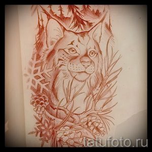 Красивый эскиз татуировки рыси, окруженной еловыми ветками, шишками и снежинками, выполненный в коричневых тонах.