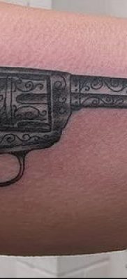Фото тату револьвер (значение) — пример интересного рисунка тату — 018 tatufoto.com