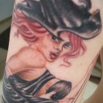 фото тату ведьма №721 - достойный вариант рисунка, который хорошо можно использовать для доработки и нанесения как татуировка ведьма на метле