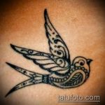 фото тату воробей №86 - прикольный вариант рисунка, который удачно можно использовать для доработки и нанесения как тату птица с цветами