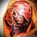фото тату воющий волк №588 - достойный вариант рисунка, который успешно можно использовать для переработки и нанесения как тату воющий волк на спине