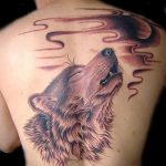 фото тату воющий волк №895 - уникальный вариант рисунка, который легко можно использовать для переработки и нанесения как волк воет на луну тату