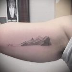 фото тату горы №376 - уникальный вариант рисунка, который легко можно использовать для доработки и нанесения как тату горы треугольник