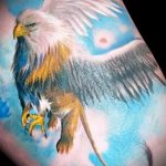 фото тату грифон №872 - эксклюзивный вариант рисунка, который успешно можно использовать для переработки и нанесения как тату грифон на запястье