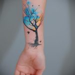 фото тату дерево №302 - интересный вариант рисунка, который успешно можно использовать для переработки и нанесения как женские тату дерево