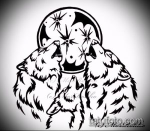 Черно-белый эскиз тату с изображением трех волков, воющих на луну. Стиль рисунка – трайбл, с использованием геометрических фигур и четких линий.