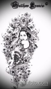 Детализированный черно-белый эскиз татуировки гейши с катаной, окруженной цветущей сакурой. Идеально для любителей японской культуры и искусства.
