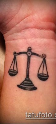 тату весы (зодиак) (значение) — пример интересного рисунка тату — 021 tatufoto.com